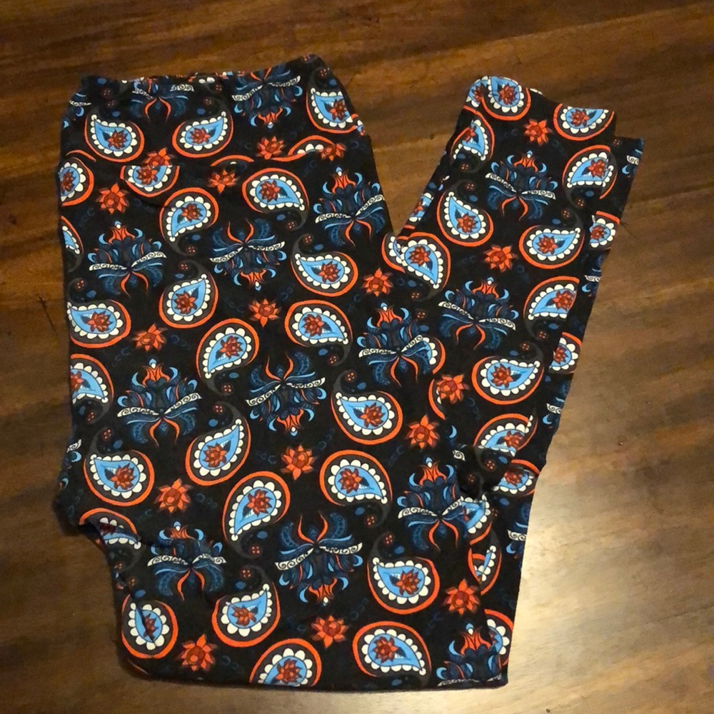 LuLaRoe Tall & Curvy Leggings